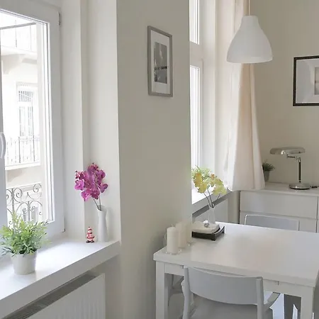 Eotvos Design Apartment *