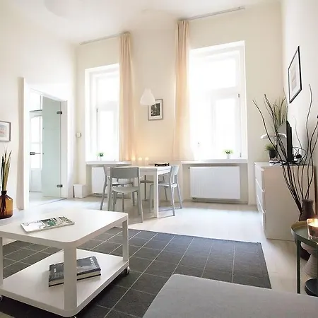 Eotvos Design Apartment